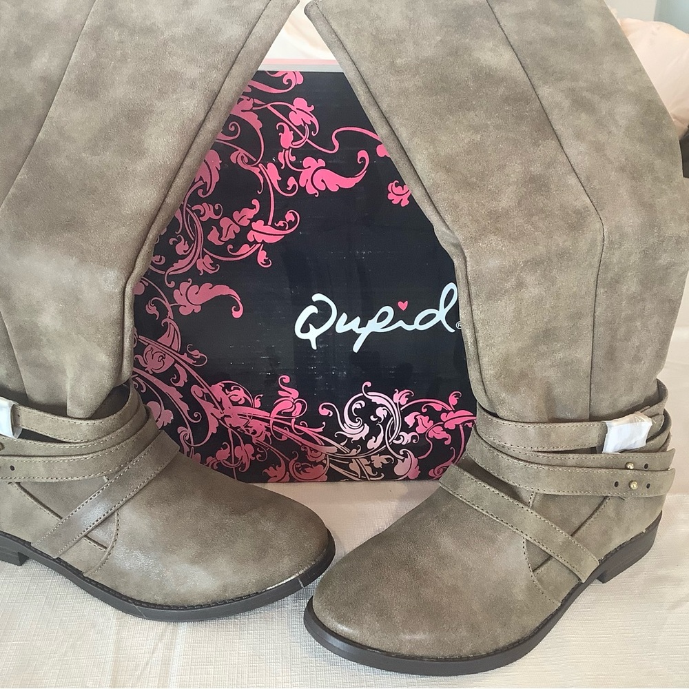 Qupid brand size 7 boots